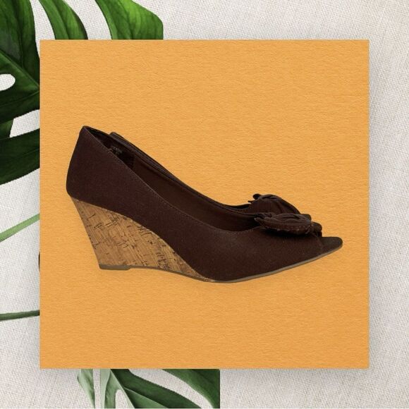 BROWN FABRIC PEEP TOE WEDGE - Picture 4 of 6